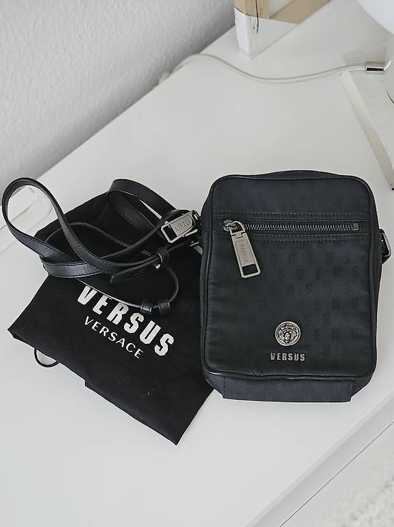 Borse da donna: Tasche VERSACE VERSUS – Usato da Bürglen UR venduto da VKorchynskyi