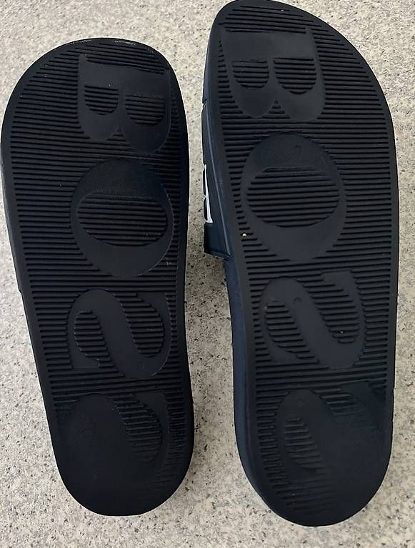 Herrenschuhe: BOSS Badeschuhe Gr.44 – Gebraucht aus Flawil von SG8888 2