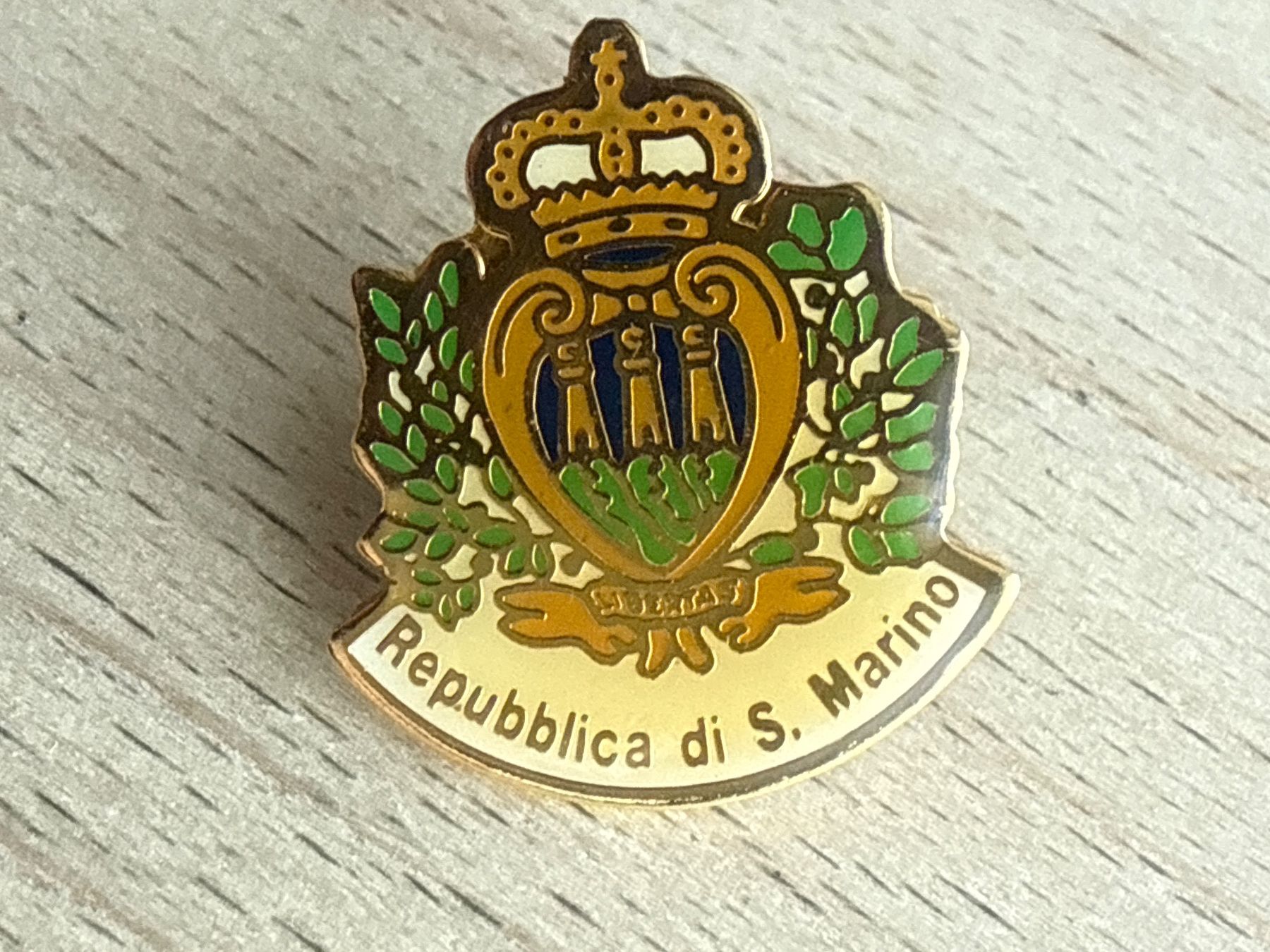 Placchette & Badge: Pin San Marino – Usato da Glattbrugg venduto da Schweigmatt