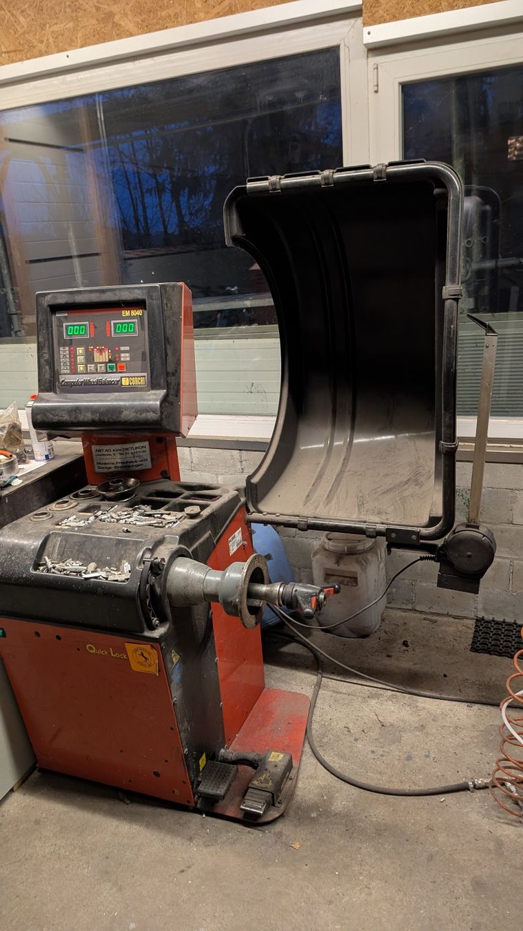 Tutte le macchine: Pneumontier- und Auswuchtmaschine – Usato da Lanzenhäusern venduto da Original75 1