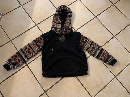 Pullover mit Kapuze, ca. Gr. S. , ganz neu