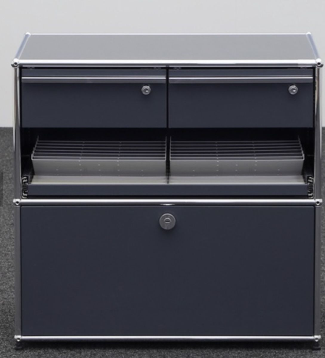 USM Scaffali: USM Haller Sideboard anthrazit mit Schubladen  – Usato da Dietikon venduto da dave_serra 1