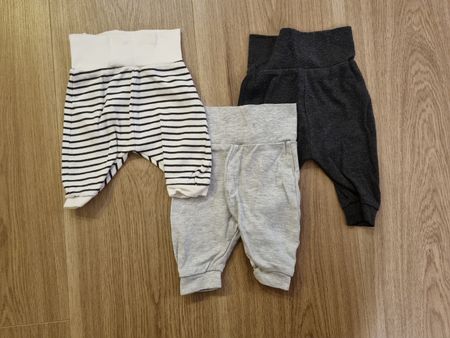 3 Babyhosen 62/68 eher kurze Beine