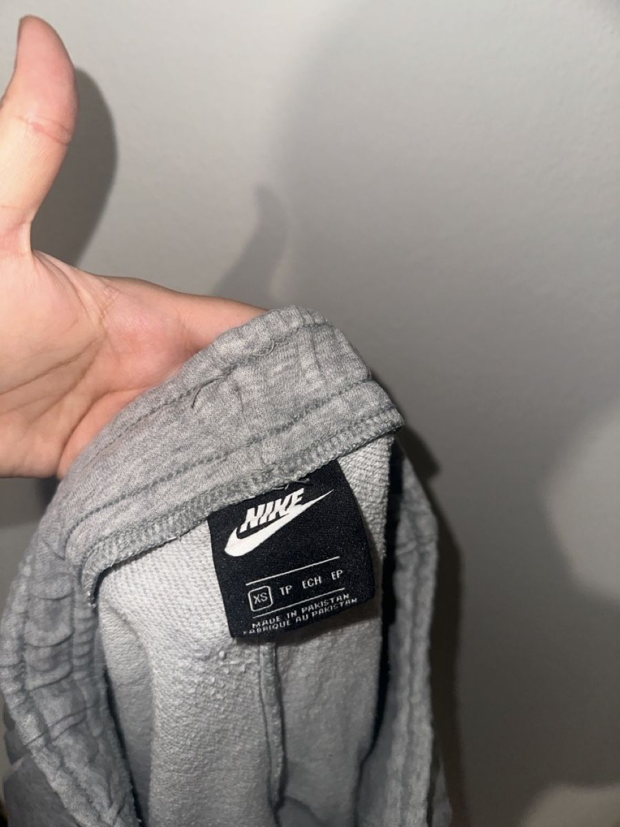 Nike Pantaloni: Nike Sportswear Jogginghose – Usato da Dübendorf venduto da SpyridoulaT 1