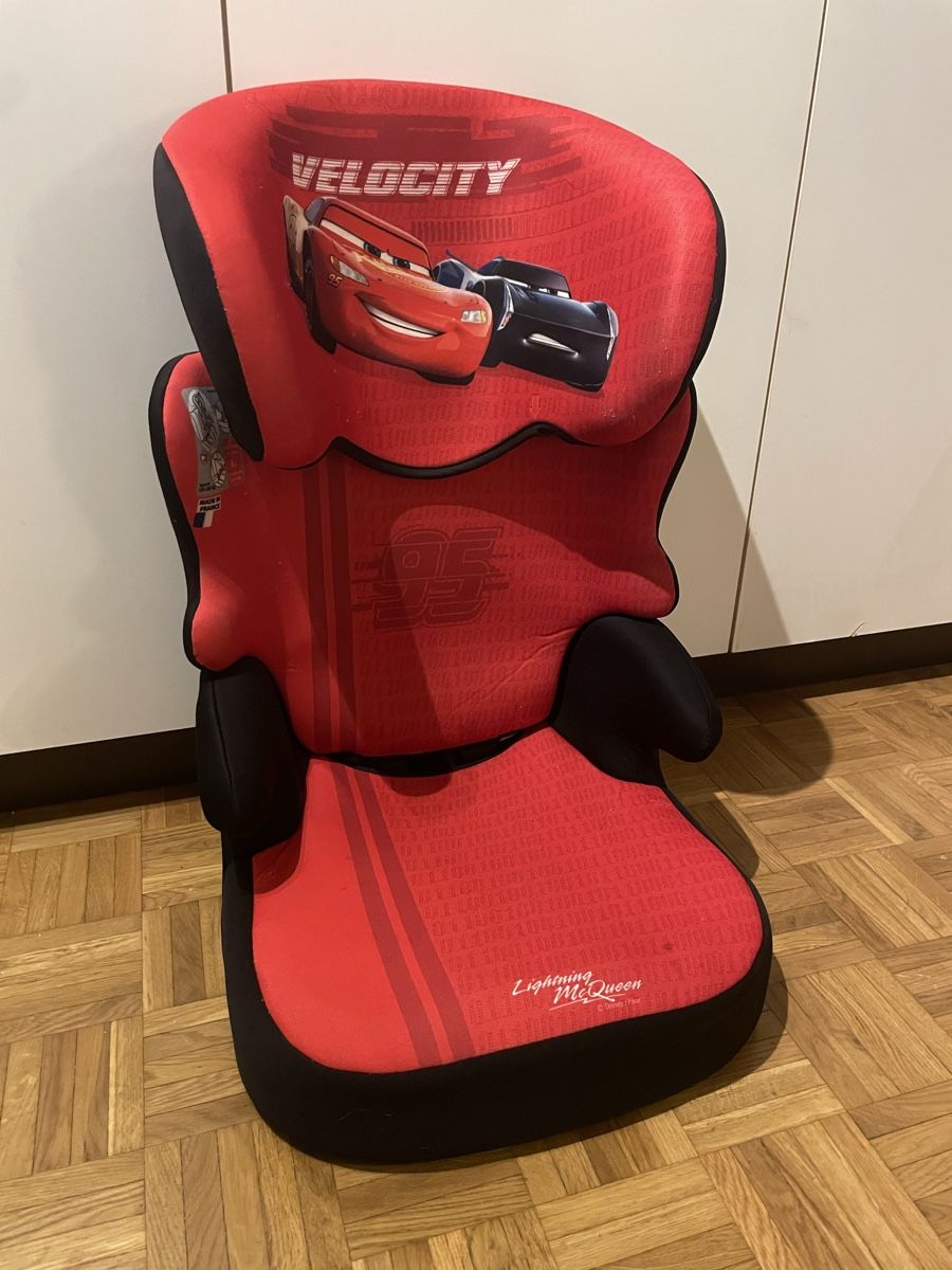Sièges auto: Kinderautositz "Lightning McQueen" 15-36kg – D'occasion à Turbenthal par Nikalo