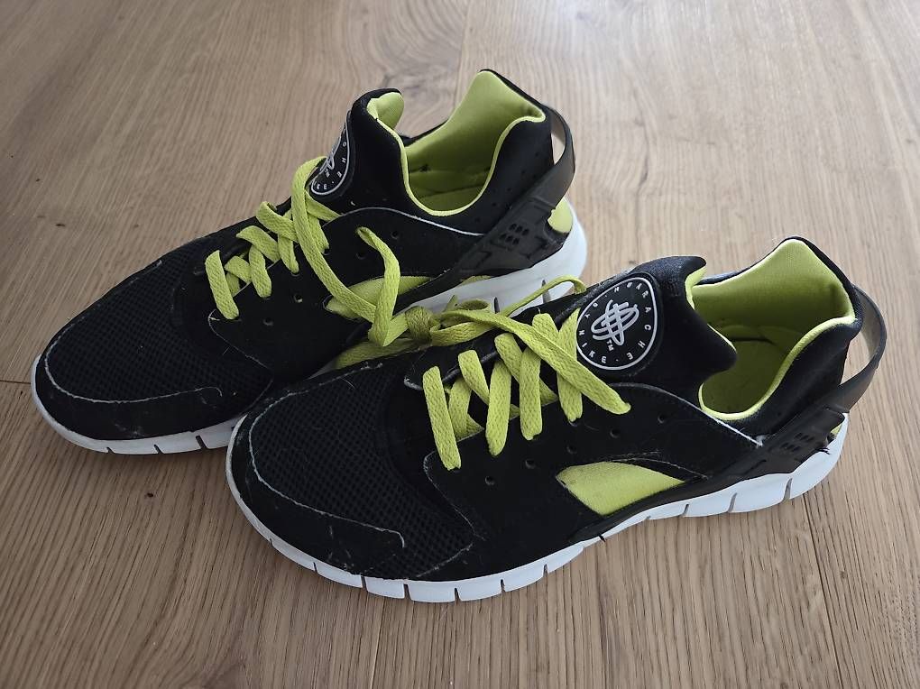 Nike Herrenschuhe: Nike Air Huarache Gr 42 – Gebraucht aus Muri AG von ManuDe1980