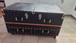 Bar-Truhe im schwarzen Kroko-Vintagestil
