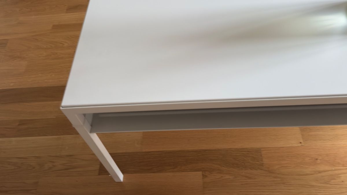 Ikea Tavoli: Weißer Tisch im Wohnzimmer – Usato da Zürich venduto da ish_6v8w 1