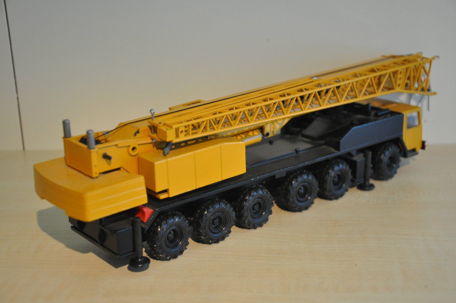 Conrad Kits de montage: LIEBHERR Mobilkran – Défectueux à Mitlödi par worker04 2