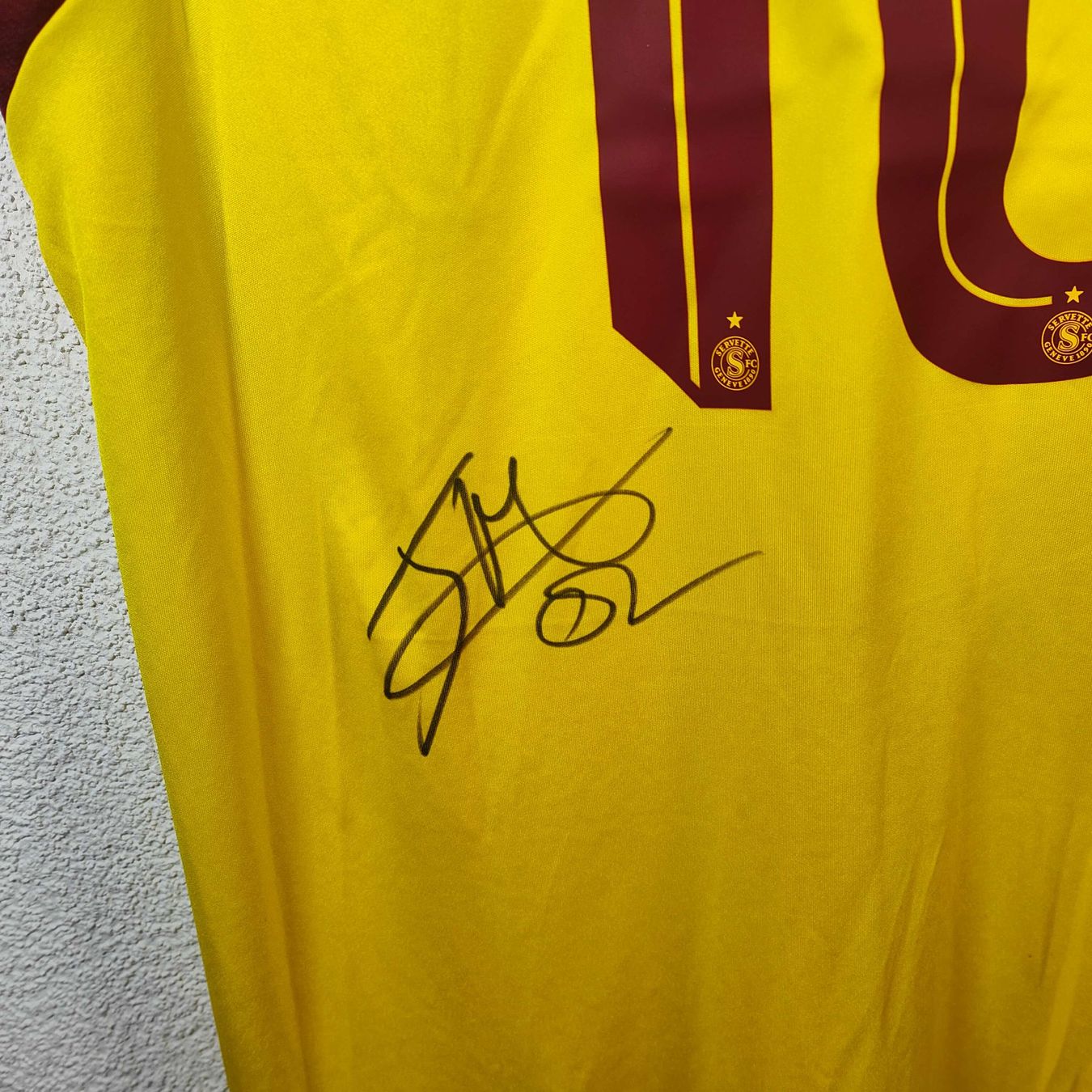 Adidas Canottiere & Pantaloni: Original 2025-26 Servette Third Trikot SIGNED Kadile – Usato da Martigny venduto da eternalpitch 3