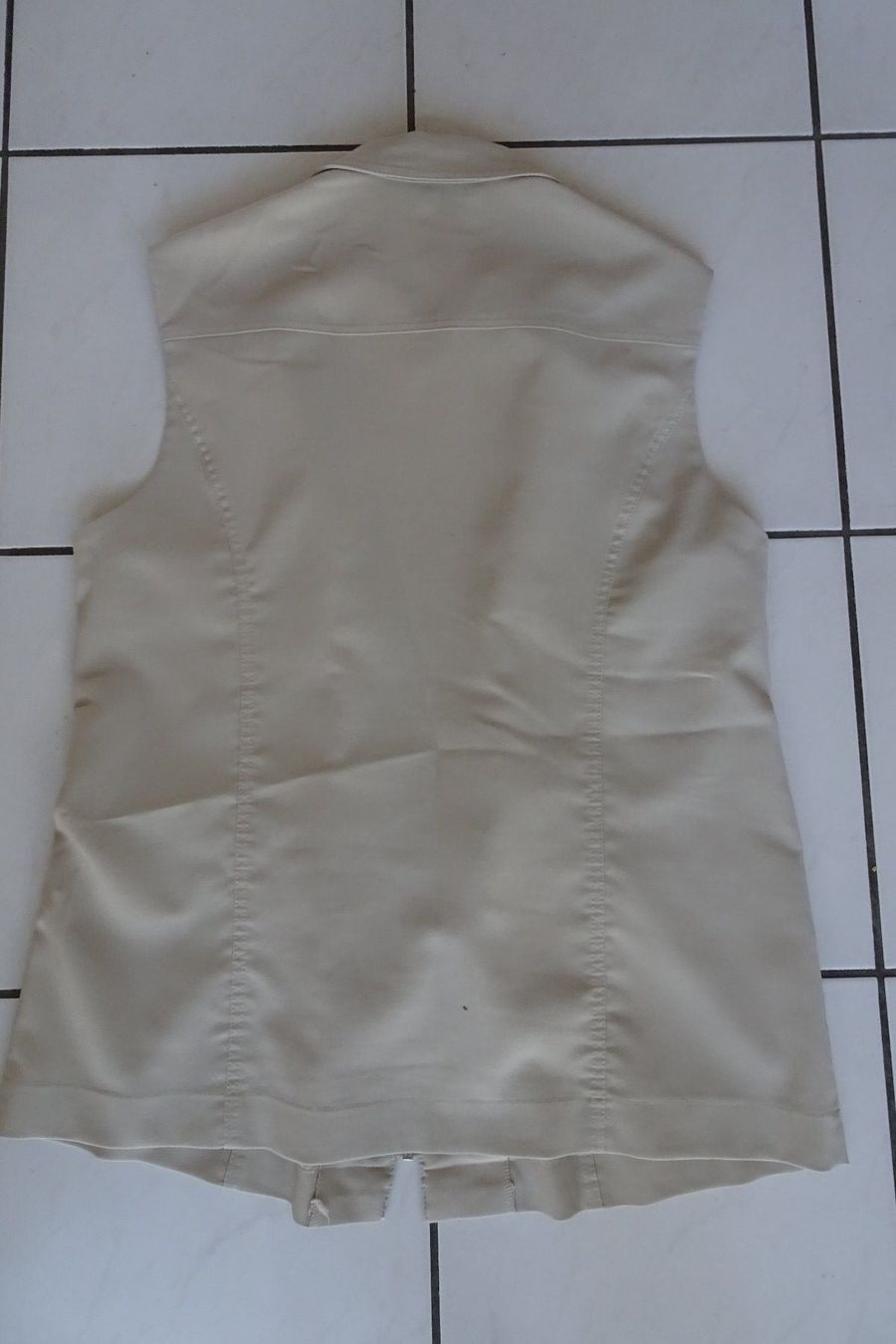 Gilet & Giacche senza maniche: Gilet beige Gr. 44 – Usato da Strengelbach venduto da schmetterling20 1