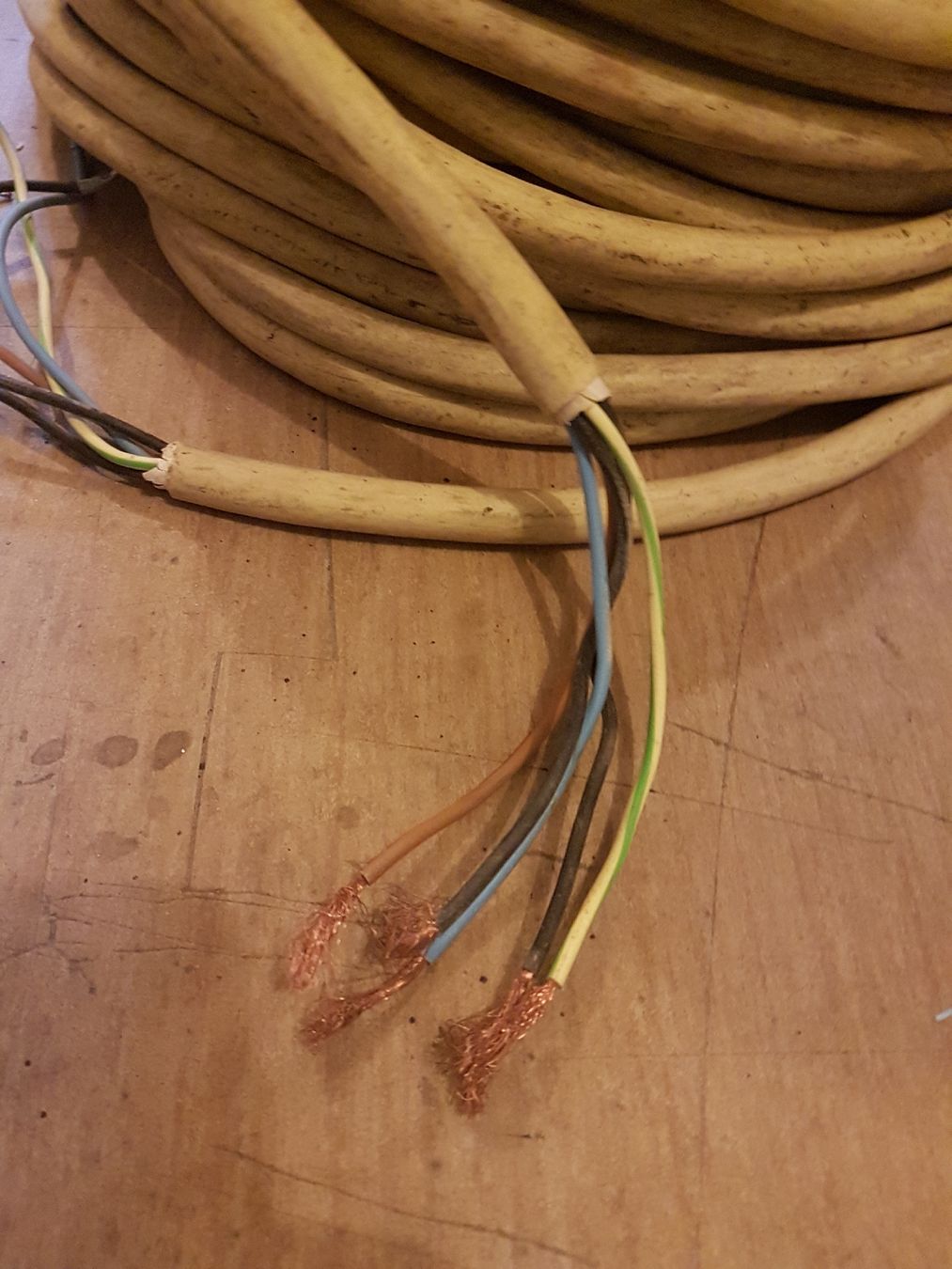 Cavi: Cable électrique – Usato da La Chaux-de-Fonds venduto da ZahidC 3