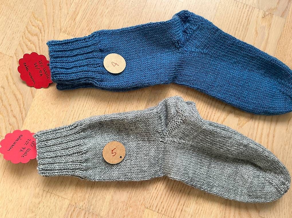 Chaussettes: Socken handgestrickt Gr.44/45  – Neuf avec emballage d'origine à Liestal par Strigg-Grossmami 1