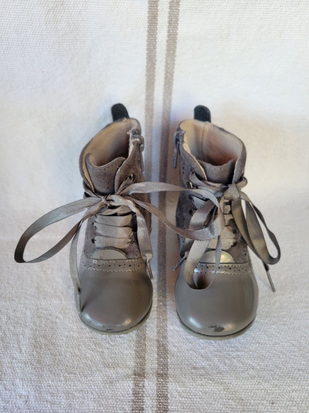 Chaussures garçon: bottines taille 22 – D'occasion à Neuchâtel par valerizette
