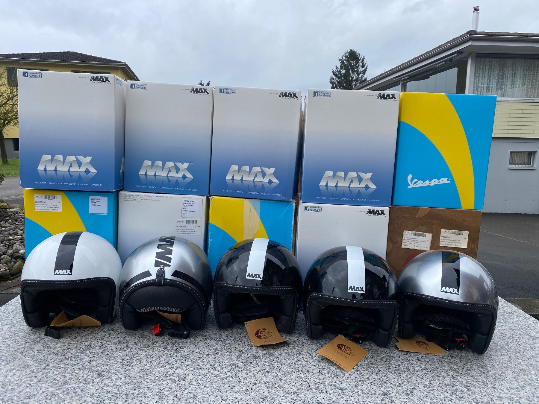 Vespa Caschi & visiere: 15x  Casques Vespa et Max – Nuovo (secondo la descrizione) da Gisikon venduto da sombenin