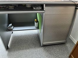 Schreibtisch mit Korpus