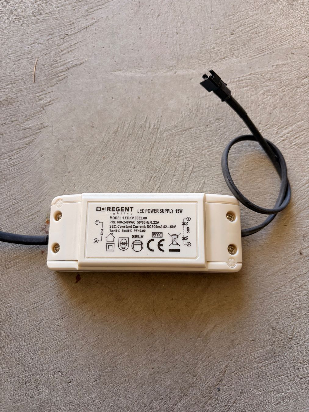 Regent Lampen: Alimentation luminaire Regent – Neu und originalverpackt aus Erde von Ricardoannonce