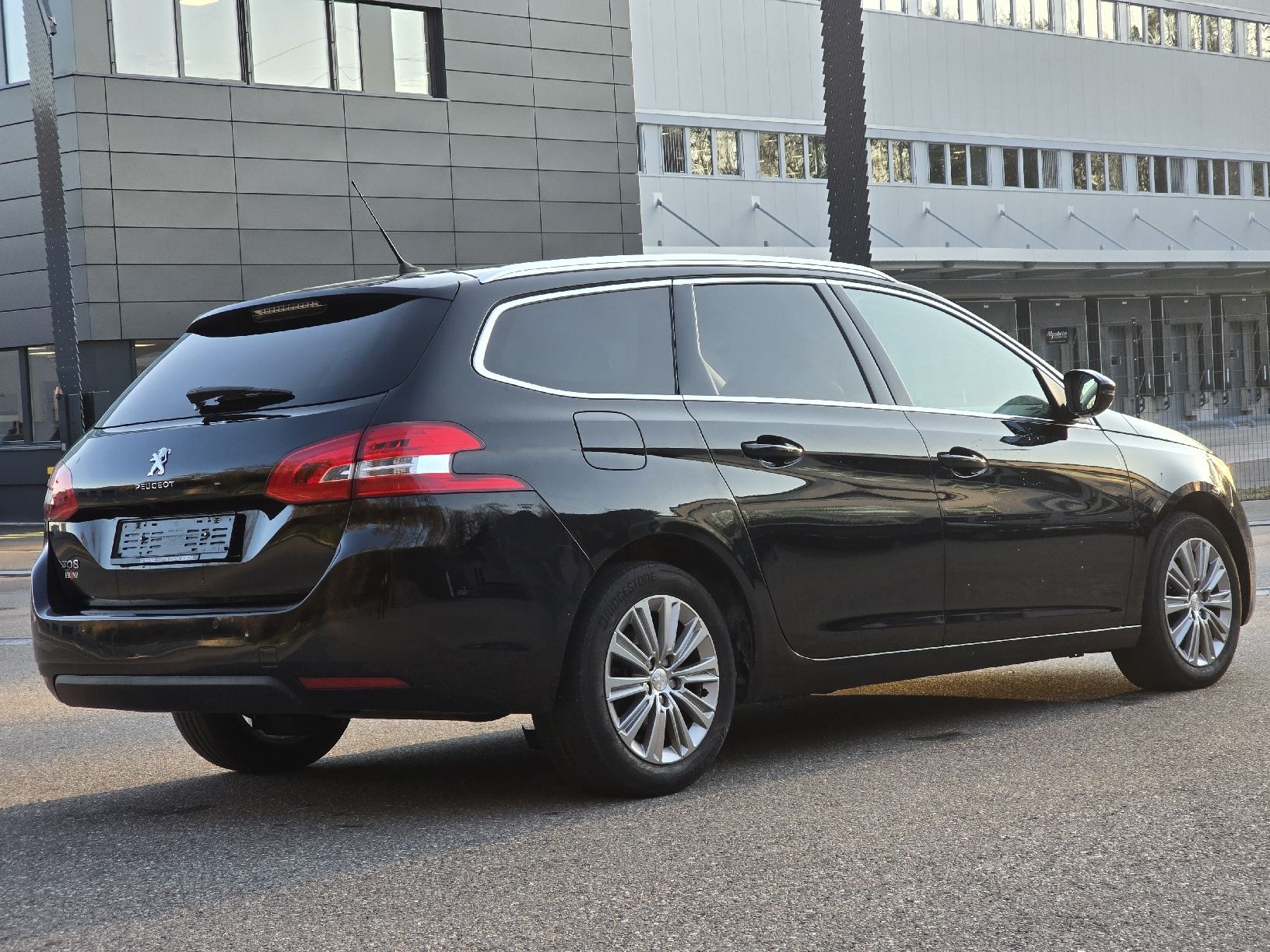 Peugeot Automobili: peugeot 308 1.2i stt – Usato da Winterthur venduto da AJ2323 4