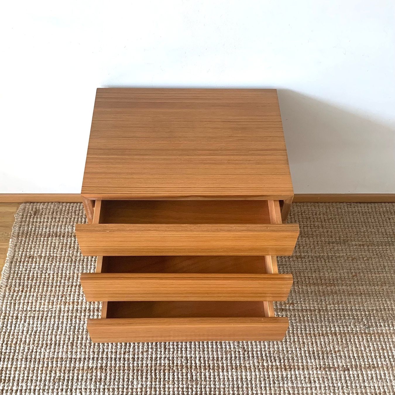 Cassettiere: Kleine Kommode/Sideboard aus den 60er Jahren – Usato da Winterthur venduto da Trouvailles-77 4