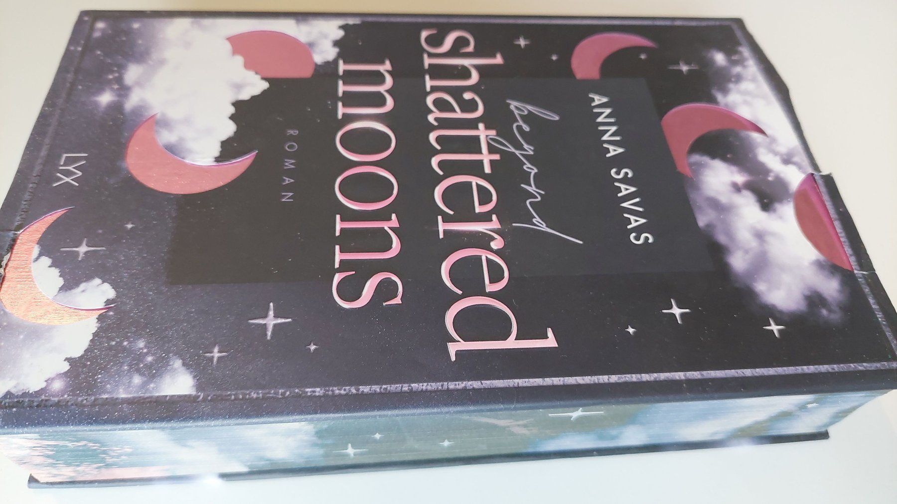 Libri: Anna Savas - Beyond shattered moons, Roman, Farbschnitt – Usato da Neftenbach venduto da Craigh_na_Dun 1