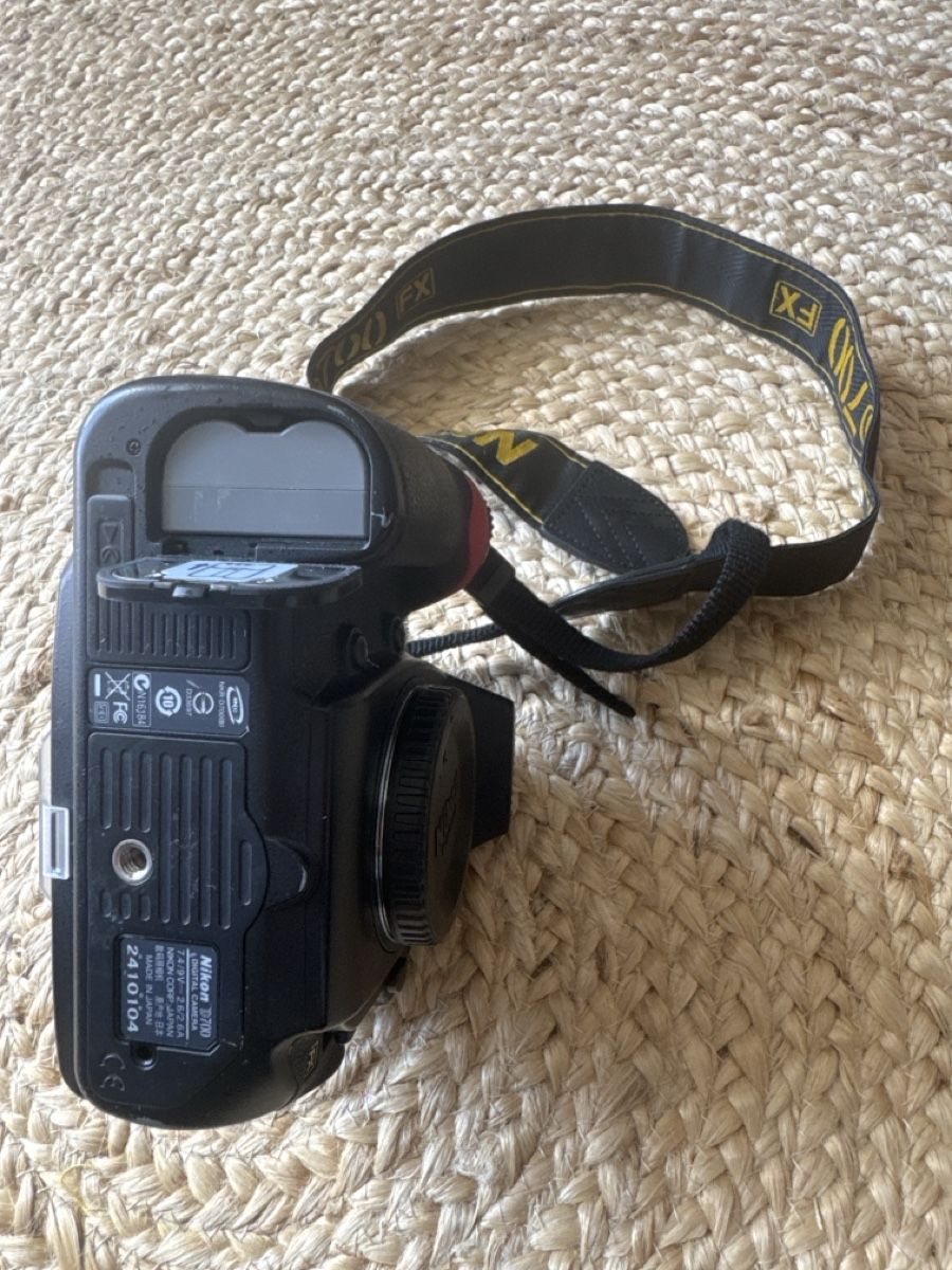 Nikon Fotocamera: Nikon D700 – Usato da Luzern venduto da hzm007 1