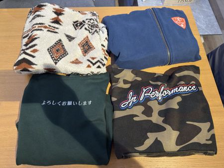 4 Pullover und Hoodies gebrauchter Zustand