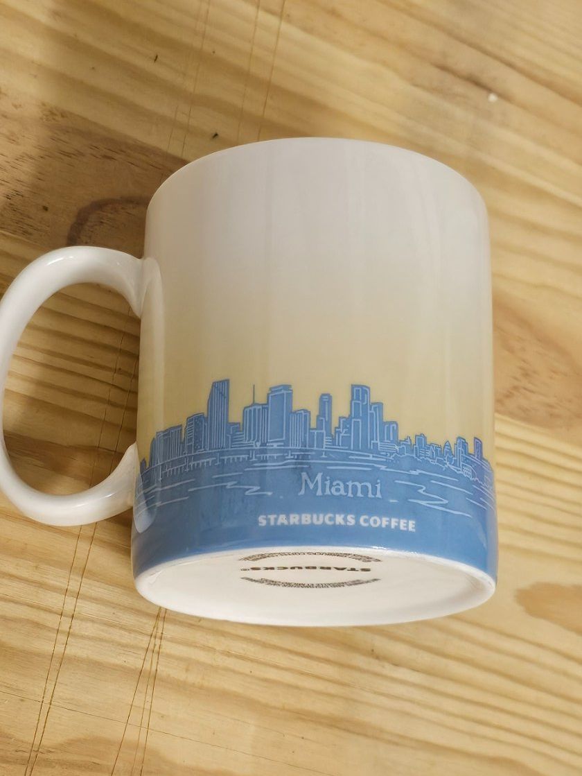 Starbucks Tassen: Starbucks Tassen Maiemi Global Icon – Gebraucht aus Rüti GL von 4oops 3