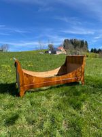 Antikes Nussholz Schlittenbett furniert Biedermeier