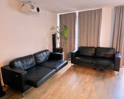 Möbel Pfister Ledersofas in schwarz 2er + 3er Np Fr. 4500.-