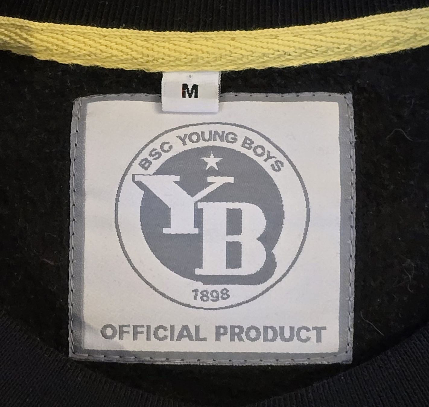 Pullover & Sweatshirts: Young Boys Bern official Sweater, Grosse M – Gebraucht aus Le Mouret von Pantini 2