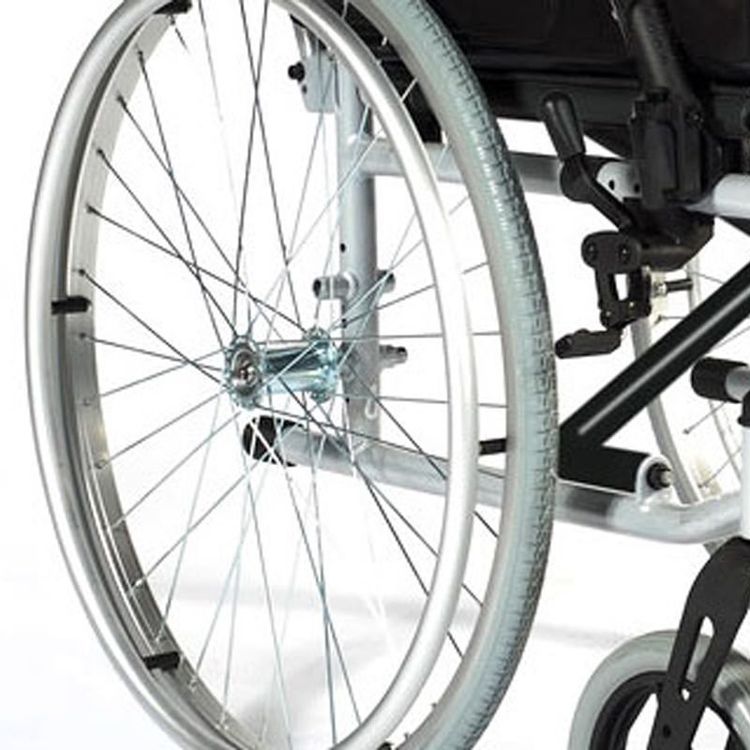 Markenprodukt Leichtmetall-Rollstuhl Breezy  Modell UniX