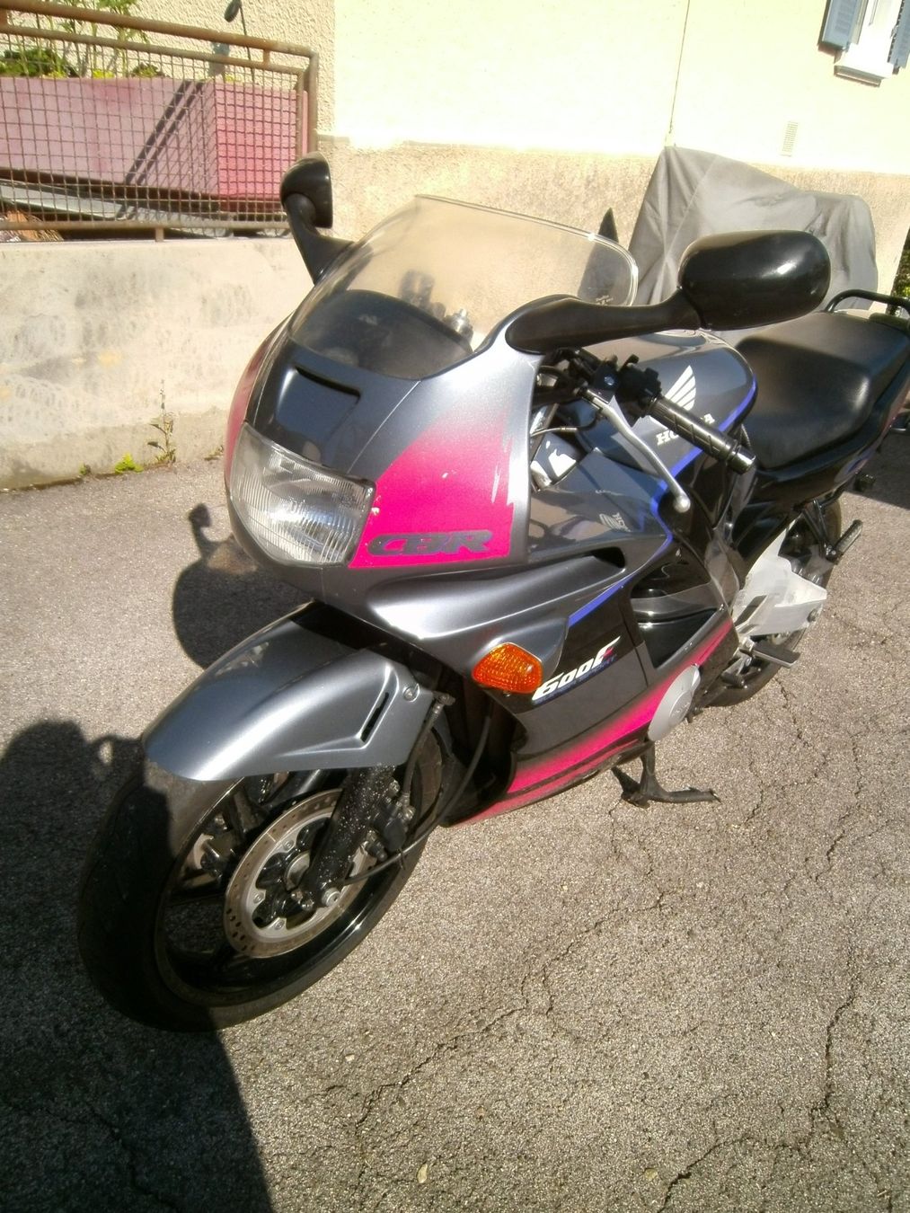 Honda Strada: Moto Honda CBR 600F 1992 – Usato da Moutier venduto da Mouschka 2