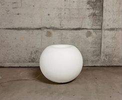 grosse tisch-/ bodenleuchte . design lee west . ligne roset