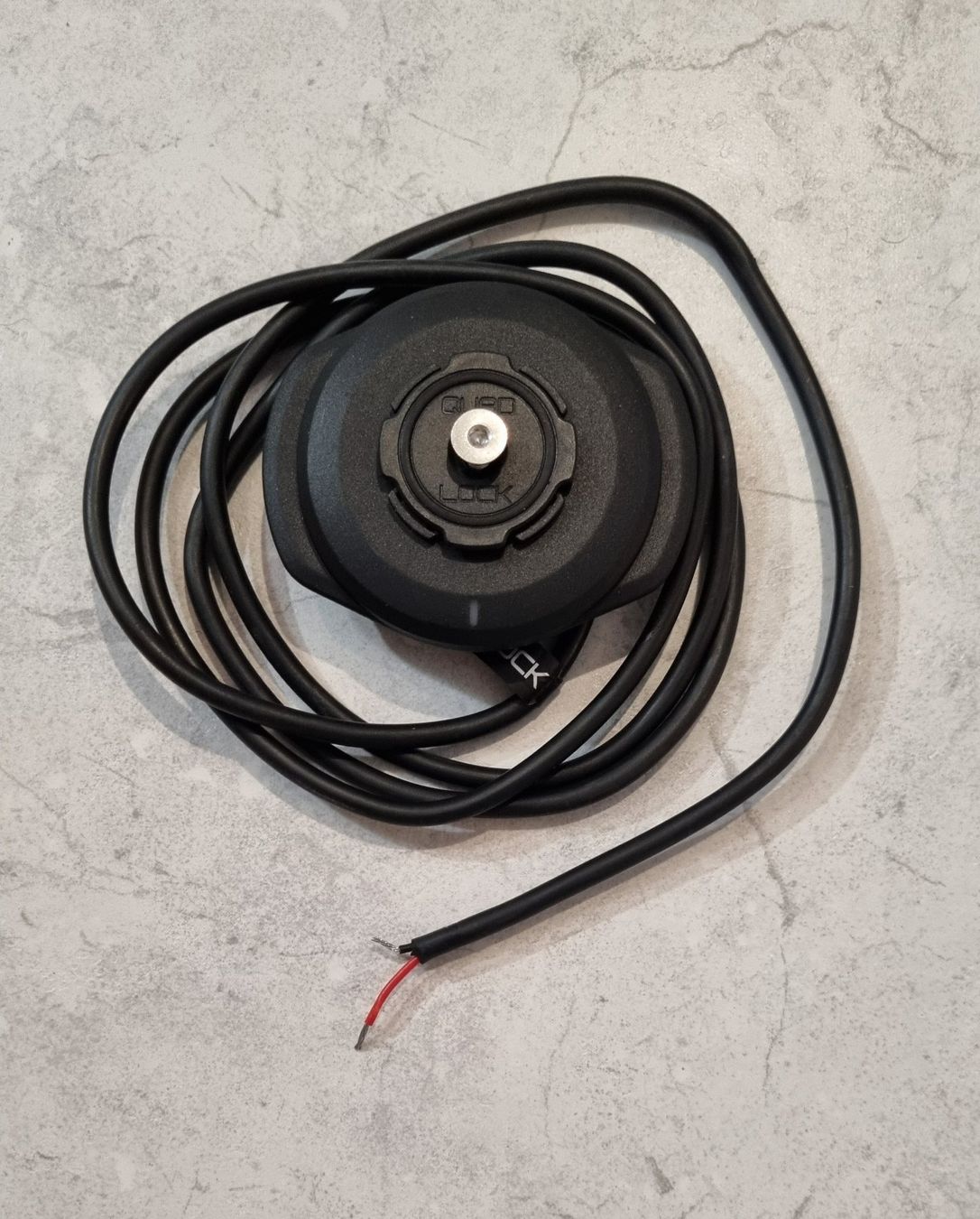 Supporti a parete: Quad Lock Waterproof Charger – 15 W – Usato da Berikon venduto da Meier-HolzerTanja