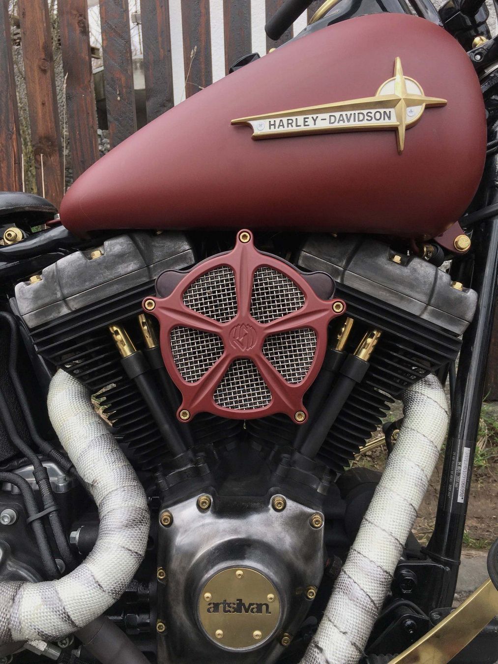 Harley-Davidson Chopper: Harley Davidson Cross Bones -blood bones – Nuovo (secondo la descrizione) da Oberuzwil venduto da artsilvan 4