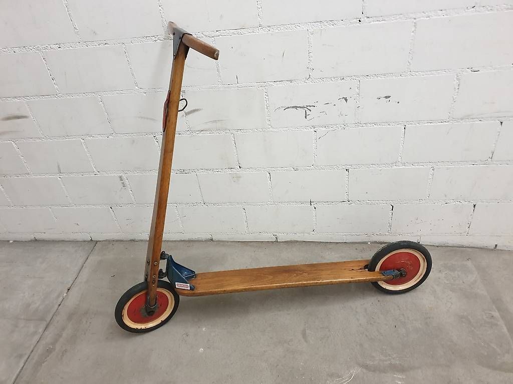 Tutte le decorazioni: Dekoartikel / Trottinett Holz Antik – Usato da Zürich venduto da sho_g8sf