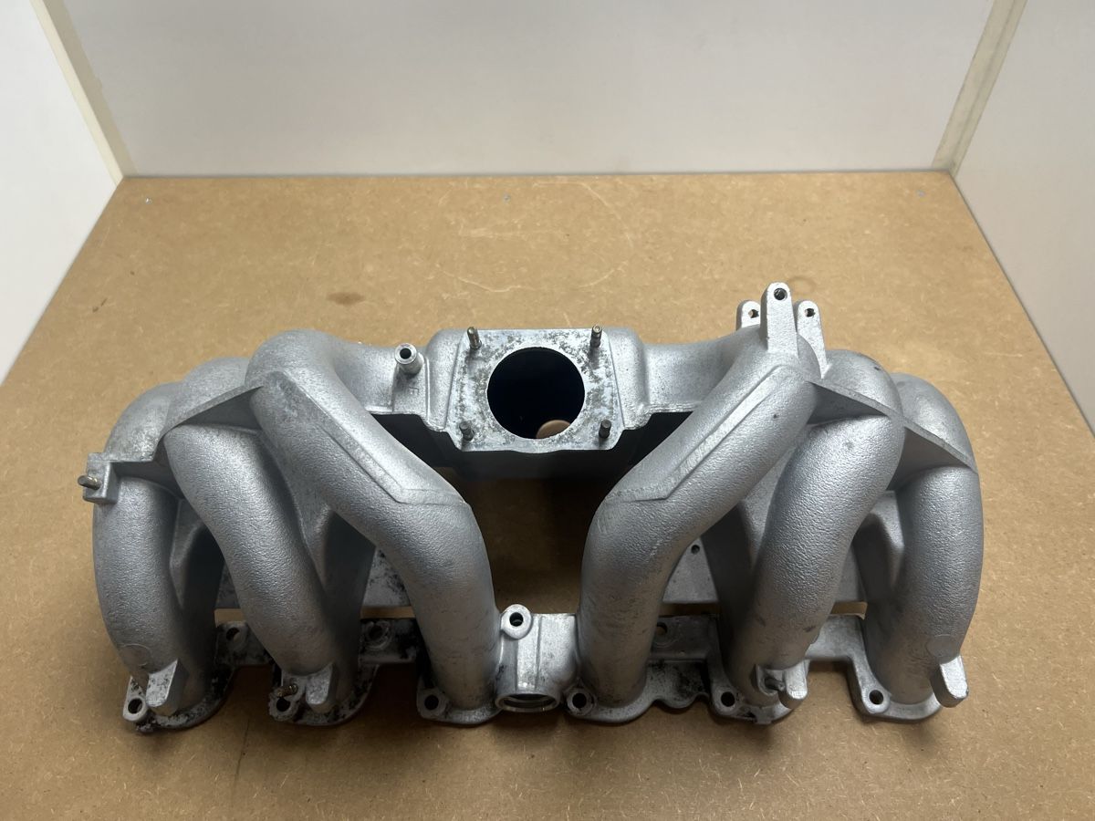BMW Tutti pezzi di ricambio auto: Collecteur admission BMW E30 E28 – Usato da Poliez-Pittet venduto da Spounce 2