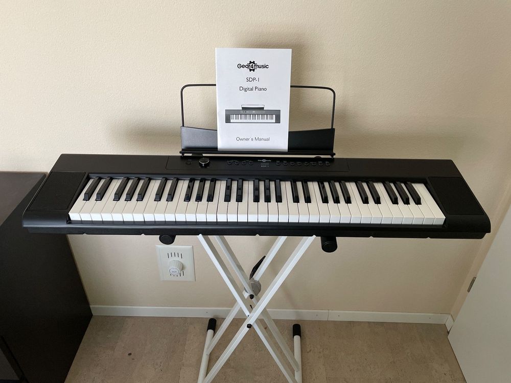 ePiano mit Ständer Kaufen auf Ricardo