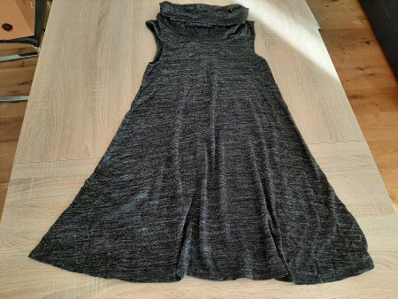 Elegantes Kleid, Gr. S, Marke Mango, leichter Glanz