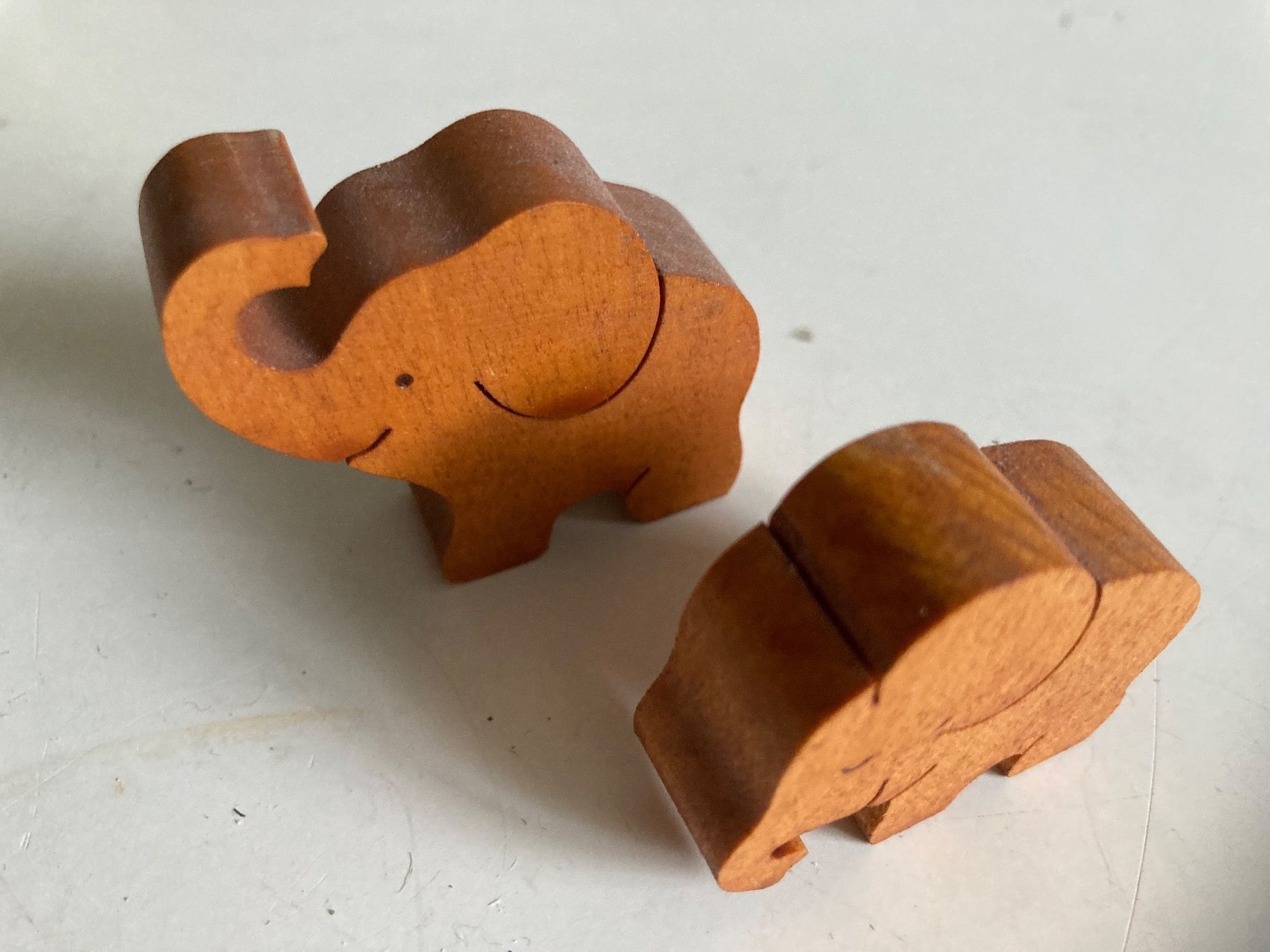 Figurines: 2 Kleine Holz-Elefanten – D'occasion à Zürich par Chaeffeler 3