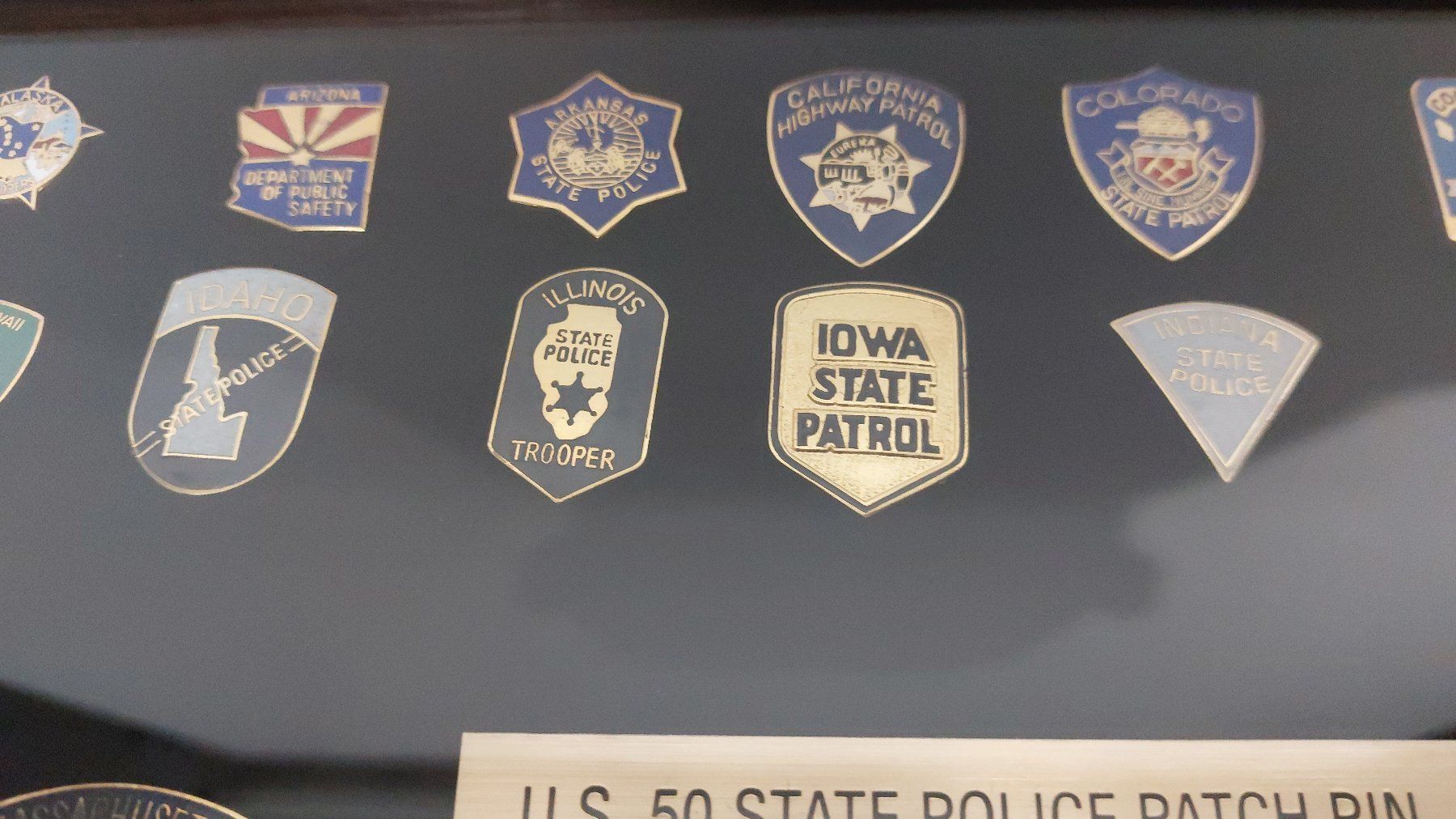 Placchette & Badge: U.S.50 STATE POLICE PATCH PIN COLLECTORS SET – Nuovo (secondo la descrizione) da Dornach venduto da Lok-Service-56 6