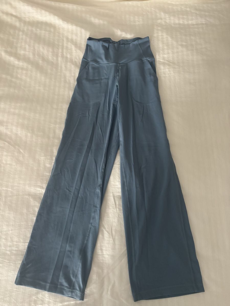 Lululemon Leggings: Lululemon Yoga Flares Pants – Gebraucht aus Riedikon von cra_kym5
