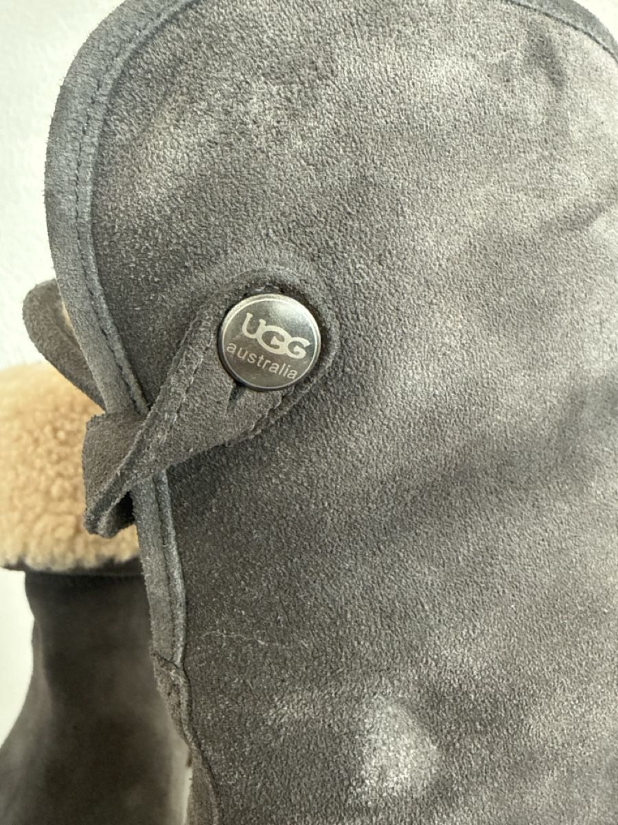 Ugg Damenschuhe: Stiefeletten UGG Wildleder Lammfell grau Grösse 37 – Gebraucht aus Rümlang von Alfrun1984 3