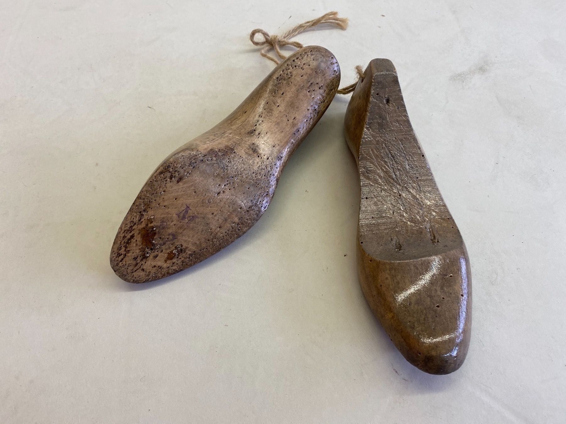Holzartikel: Antike Schuhspanner – Gebraucht aus Riniken von Tape5 1