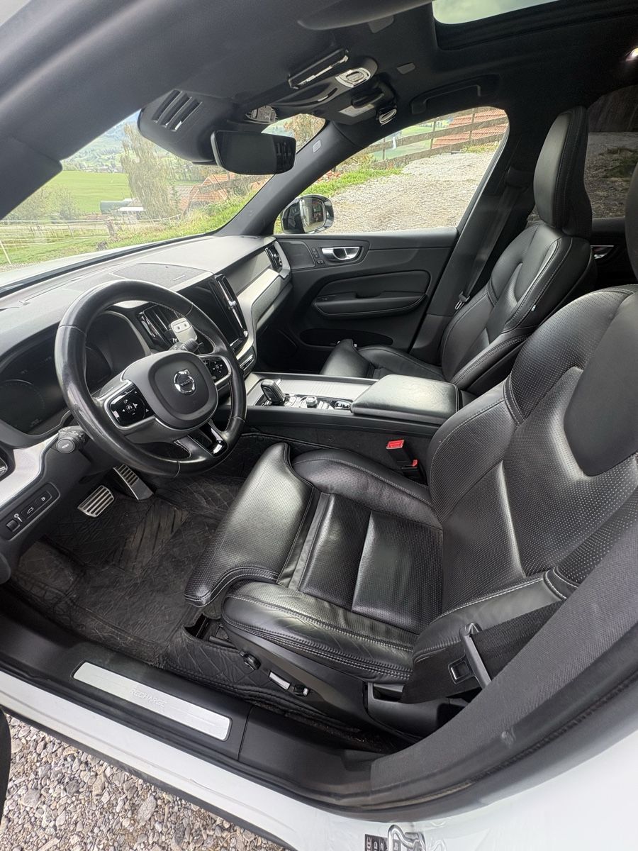 Volvo Automobili: Volvo XC60 T8 TE eAWD – Usato da Rüeggisberg venduto da Carohut 3