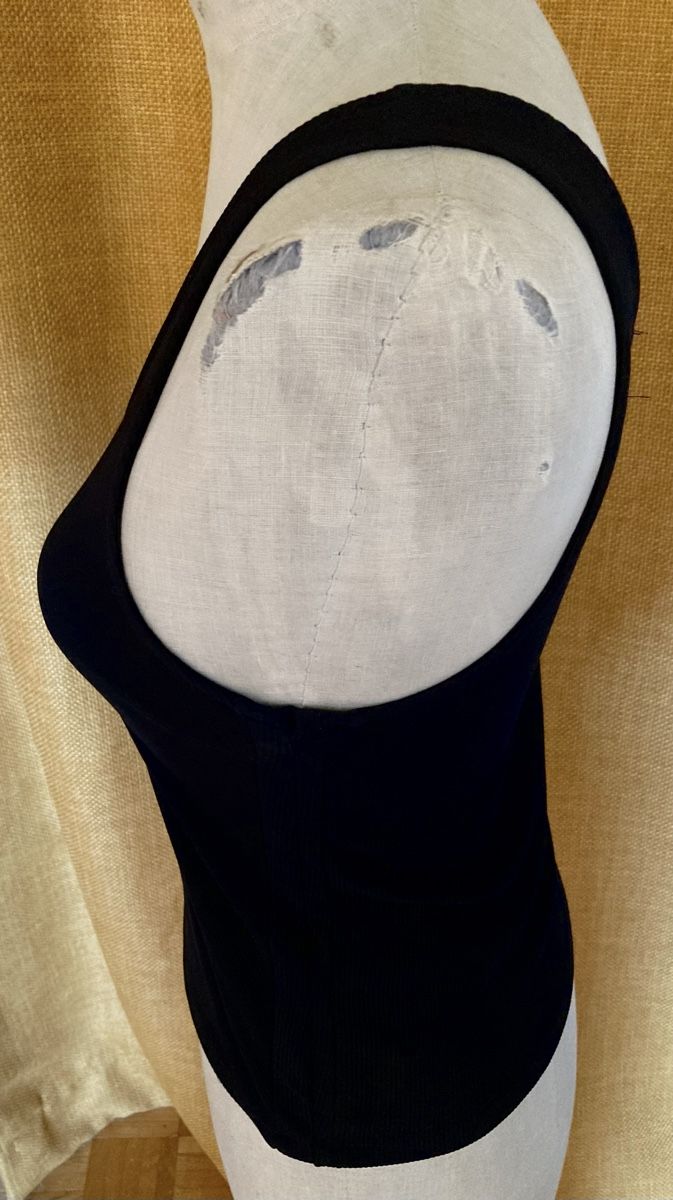 H&M Top: Top noir en Lycra – Usato da Ardon venduto da hel_2sxp 1