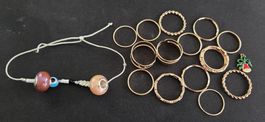 Lot de bagues et bracelet fantaisie doré bon état a Saisir