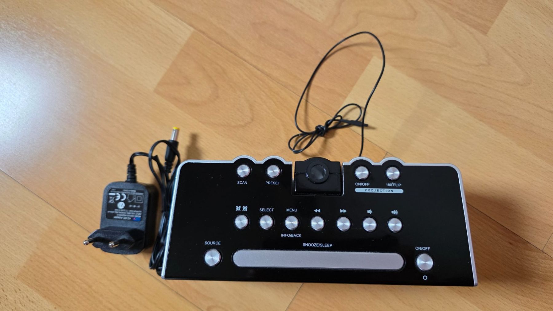 Sveglie: Soundmaster UR8200SI Réveil à projection DAB – Usato da Nyon venduto da Redlime 1