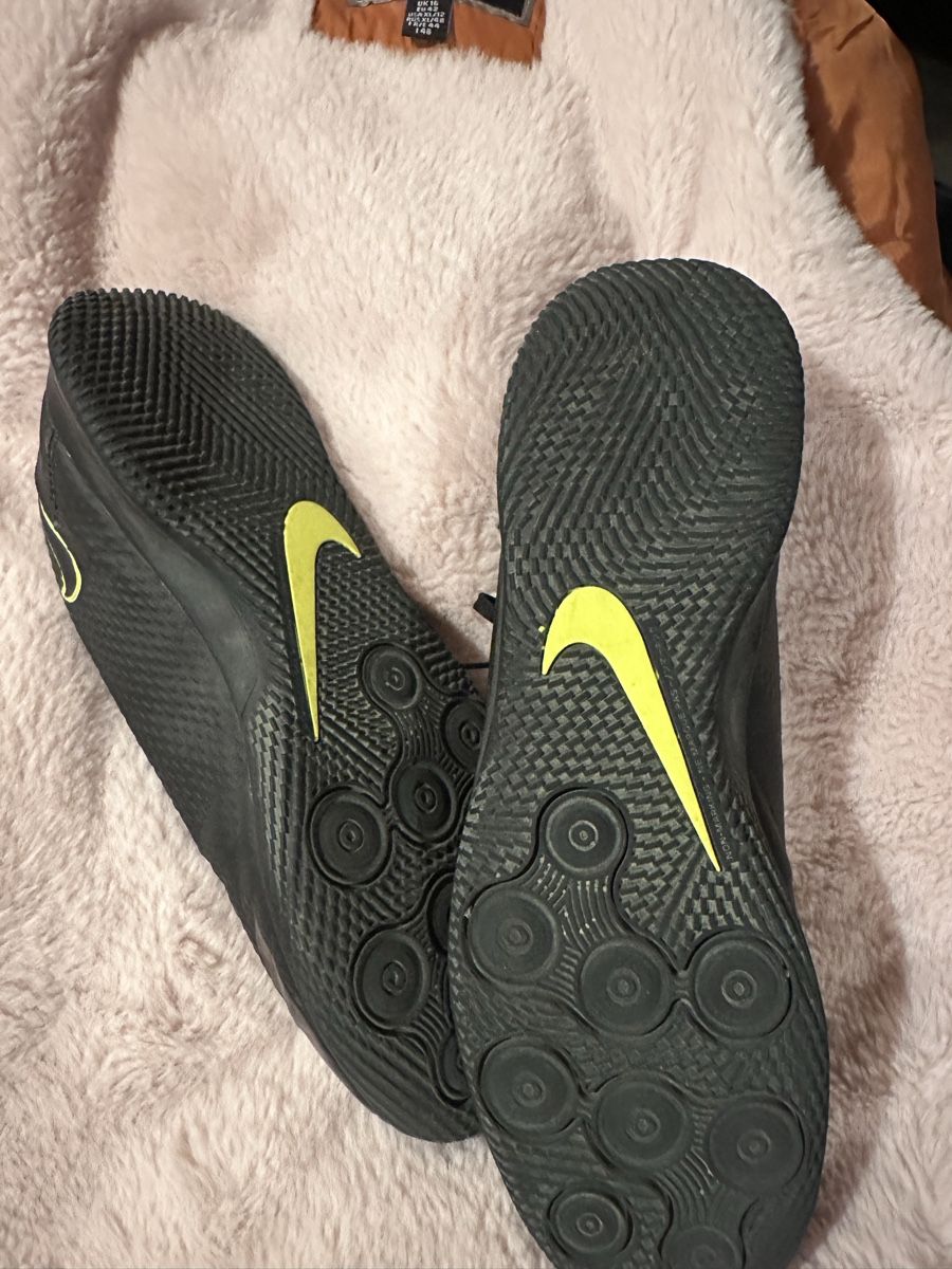Nike Herrenschuhe: Nike Phantom Hallenfussballschuhe 40 – Gebraucht aus Le Mont sur Lausanne von butterfly67 2
