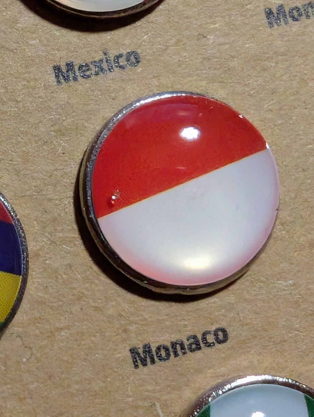 Plaketten & Abzeichen: Ansteckpin LW: Länderwappen – Gebraucht aus Oppligen von Pin-Fall-Shop